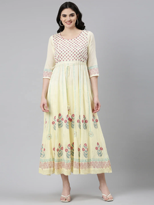 Vestido Maxi Artesanal de Algodón Bohemio para Mujer, con Estampados Florales Tradicionales Hechos a Mano, Estilo Indo-Occidental Anarkali - Product Image 3