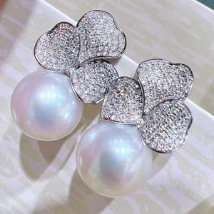 Boucles d'oreilles clous fines en perles vert paon 12-13mm, vente en gros fabricant, or 18 carats, brillance intense, qualité supérieure, boîte cadeau incluse - Product Image 3