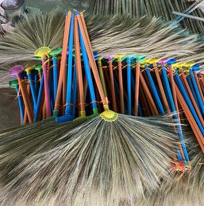 Escoba de hierba de palo de flor de Vietnam escoba de hierba de uso barato del fabricante - Product Image 2