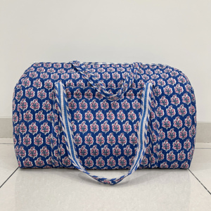 Sac de voyage matelassé en coton fait main, élégant pour femme, sac de week-end avec fermeture éclair, imprimé à blocs, léger, pour la gym/le yoga - Product Image 3