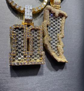 Collar Personalizado de Lujo con Placa de Nombre, Letra en Moissanita Corte Esmeralda, Plata 925, Certificado IGI, Estilo Hip Hop Bling Drip - Product Image 3