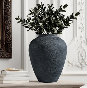 Jarrón de Metal Negro Carbón Texturizado Hecho a Mano, Moderno, con Forma de Urna de Hombros Anchos, Recipiente Decorativo para Flores, Centro de Mesa para Sala de Estar - Product Image 1