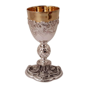 Copa Decorativa de Latón con Diseño Grabado a Mano, Vaso Premium para Vino y Cócteles, Sostenible, Capacidad de 500 ml, Arte Moderno Único - Product Image 2