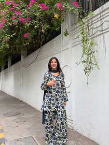 Ensemble haut et pantalon en coton imprimé pour femme, avec dupatta en faux georgette à motif gaufré, en matériau recyclé – Vente en gros - Product Image 1