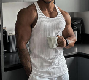 Camiseta sin mangas de punto acanalado negra para hombre, cuello redondo, color liso, estilo deportivo, ajustada, transpirable, ideal para verano y fitness. - Product Image 2