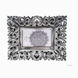 Cadre photo en bois contemporain, finition lisse et polie pour une présentation élégante - Product Image 4