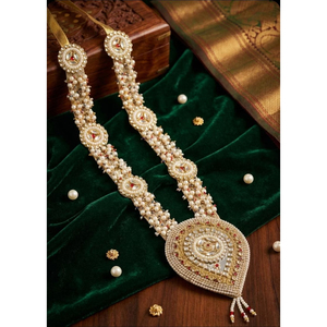 Guirnalda de Perlas Hecha a Mano con Colgante de Piedra, Decoración para Bodas y Pooja - Product Image 1