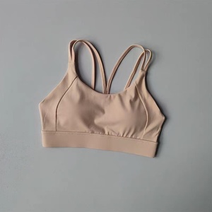 Sujetador deportivo rosa de cuello redondo para mujer, con doble capa, tirantes convertibles, ribete en contraste, sin costuras, transpirable, y shorts elásticos activos. - Product Image 3