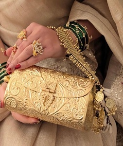 Bolso de mano para boda, chapado en oro, hecho a mano, redondo, tallado, artesanía Tayyab, F S International, de Uttar Pradesh - Product Image 2