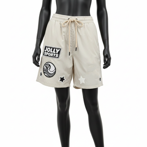 Shorts cortavientos de alta calidad para mujer, poliéster transpirable, beige crema, con apliques bordados y logotipo. - Product Image 6