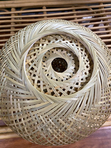 Panier en forme de maison en rotin tissé naturel vintage en osier petite maison de poupée cadeau pour filles, jouets Boho, souris dans une maison en boîte - Product Image 6