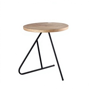 Mesa Auxiliar Redonda con Tapa de Madera y Patas de Metal Negro, Diseño Minimalista para Sala de Estar, Mueble Decorativo para Interiores - Product Image 1
