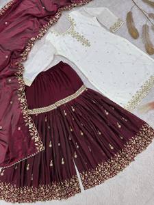 Ensemble de 3 pièces élégantes comprenant un top, un lehenga-choli et un dupatta, avec de magnifiques broderies et des détails en sequins, idéal pour les fêtes. - Product Image 5