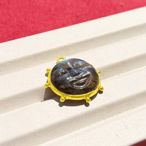 Colgante de Labradorita Natural con Cara de Luna, Tallado a Mano, Amuleto Celestial, Chapado en Oro, Joyería Boho - Product Image 5