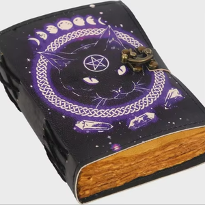 Diario de Cuero Genuino Hecho a Mano con Estampado de Gato, Cuaderno Clásico Vintage con Tapa Dura y Función de Lectura - Product Image 3