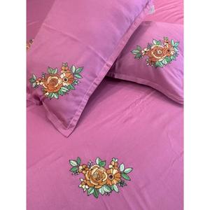 ผ้าคลุมเตียงปักลายดอกไม้ ดีไซน์เนอร์คอตตอน สีชมพู เนื้อผ้าน้ำหนักเบา ระบายอากาศได้ดี นุ่มสบาย ผลิตในอินเดีย สั่งทำได้ - Product Image 3