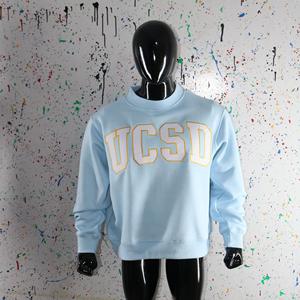 Sudadera UCSD Azul Cielo con Cuello Alto, 100% Blanca, Apliques Bordados, Cuello Ancho, CLUSH SPORTS - Product Image 3