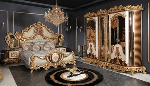 Ensemble de chambre à coucher de luxe en bois de mahogany massif, lit king-size sculpté à l'or, grand placard, 2 tables de nuit et coiffeuse - Product Image 6