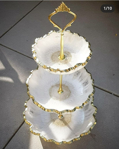 Best Price Luxury Round Resin Wedding Cake Stand New Beautiful Designs Custom Love Style Cake Stand for cake decoration - Product Image 1