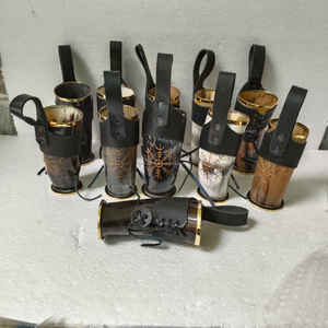 Verre à boire en corne sculpté à la main de qualité supérieure avec bordure métallique et support en cuir au meilleur prix - Product Image 2