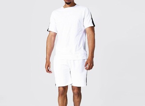 Producto de Moda, Conjunto de Camiseta y Pantalones Cortos Deportivos para Hombre, de Alta Calidad, Lisos, con Franja Lateral, para Correr al Aire Libre, Hechos a Medida - Product Image 5