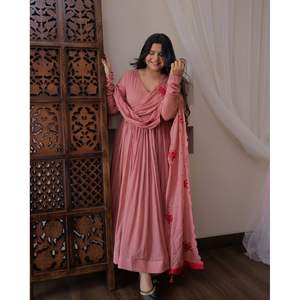 Belle robe Pent et Dupatta pour femmes pour les fêtes et les occasions spéciales - Product Image 5