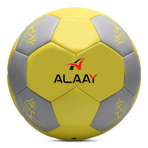 ลูกฟุตบอลสีเหลืองดีไซน์ใหม่ ขนาด 5 สำหรับการแข่งขัน ขนาด 4 สำหรับฟุตซอล ผลิตจากวัสดุ PU แบบเชื่อมด้วยความร้อน - Product Image 1