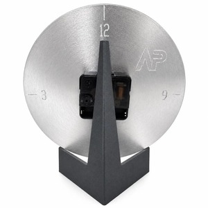 Horloge de bureau classique vintage rétro antique traditionnelle élégante de luxe intemporelle Art Déco en métal avec mouvement à quartz et fonction snooze - Product Image 6