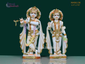 Statues de Radha et Krishna en résine et marbre, design traditionnel, faites à la main par Nirmala Handicrafts |   Krishna jouant de la flûte - Product Image 1