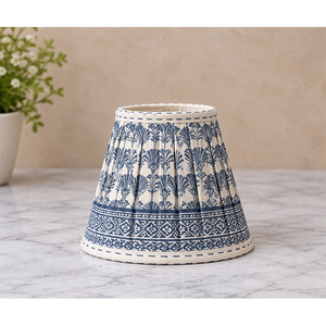 Pantalla de Lámpara Floral de Lino y Algodón Premium |   Pantalla de lámpara plisada azul estampada para mesas, lámparas de pie y colgantes - Product Image 2