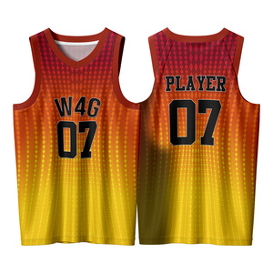 Kit de basketball pour hommes sans manches, imprimé sur mesure, 100 % polyester, maille respirante, évacuation de l'humidité, impression sublimée sur le devant - Product Image 4