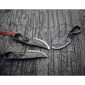 Pequeño colgante de cuchillo vikingo viene con cordón para joyería. - Product Image 4