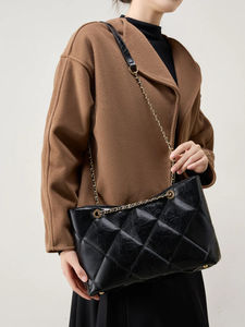 Sac fourre-tout décontracté en cuir de vachette véritable pour femme, avec chaîne, haute qualité OEM 2026, souple, tendance, couleurs personnalisées avec logo - Product Image 5