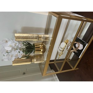 Vase de table en laiton glamour avec finition dorée, pièce d'art décorative faite à la main pour la décoration intérieure de la maison. - Product Image 1