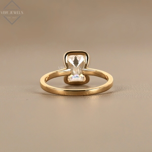 Anillo Solitario de Diamante Corte Esmeralda en Oro Amarillo con Engaste de Bisel, Joyería de Lujo para Compromiso, Boda, Novia, Regalo para Mujer, Proveedor - Product Image 2