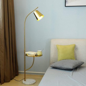 Lámpara de Pie de Metal Estilo Vintage con Acabado Antiguo y Pantalla de Tela para una Decoración Interior Elegante - Product Image 3