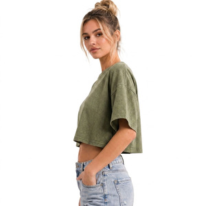 T-shirt classique vert olive pour femme, coupe courte et carrée, personnalisable, effet délavé vintage, coupe décontractée, en coton, idéal pour l'été, coupe oversize, couleur unie - Product Image 4