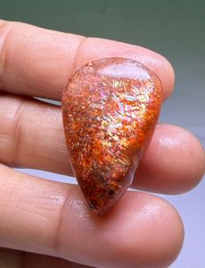Pierre précieuse naturelle en cabochon de pierre de soleil orange, avec éclat doré et jeu de couleurs, pour bagues, pendentifs et conception de bijoux haut de gamme - Product Image 2
