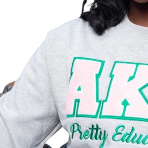 Sudadera Gris Unisex con Cuello Redondo, Diseño Gráfico, Algodón Premium, Informal, Elegante y Cómoda - Product Image 6