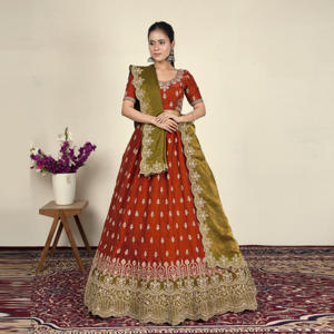 ชุดเฟนดี เลเฮนกา โจลี พร้อมงานปักลายชาติพันธุ์ที่ประณีตและขอบกว้าง |   ผู้ซื้อสินค้าขายส่งชุดงานรื่นเริงและชุดแต่งงานสำหรับผู้หญิง - Product Image 5