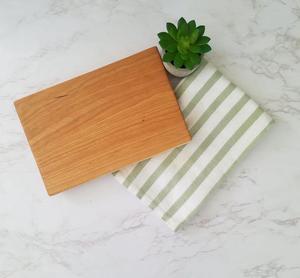 Planche à découper en bois d'acacia rustique, naturelle, faite à la main, durable, rectangulaire, épaisseur 1,2 cm, passe au lave-vaisselle, pour légumes - Product Image 3