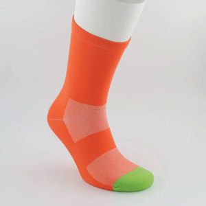 Chaussettes de sport athlétiques OEM personnalisées pour hommes, en tricot élastique, sans couture, en polyester/spandex, pour une performance optimale - Product Image 4