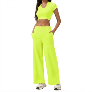 Conjunto Deportivo de 2 Piezas para Mujer, Top Corto Atlético con Cuello Redondo en Amarillo Neón y Pantalones Cortos de Cintura Alta, Secado Rápido, Spandex/Nylon, Ropa Deportiva para Gimnasio - Product Image 1