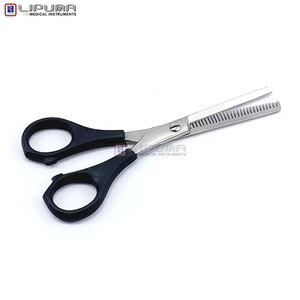 Tijeras de Peluquería Profesionales con Mango de Plástico y Acero Inoxidable, Perfectamente Equilibradas para un Corte de Cabello Suave - Product Image 4