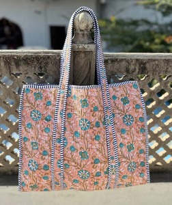 Sac à bandoulière matelassé en coton imprimé pour femme, sac à main tendance de créateur avec un look luxueux - Product Image 6