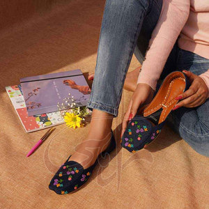 Mocassins pour femmes en cuir véritable avec semelle extérieure antidérapante, imprimés et personnalisables, tige en jute de haute qualité, faible MOQ - Product Image 3