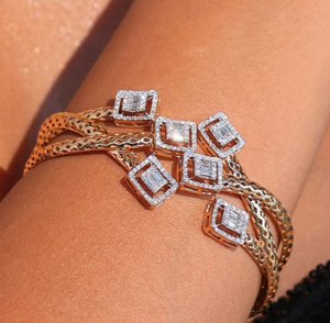 Brazalete de Oro Rosa con Diamante de Corte Esmeralda, Diseño Geométrico, Joyería de Lujo para Mujer, Estilo de Boda - Product Image 1