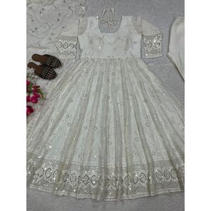 Costume Anarkali de créateur pour la mère de la mariée, style simple et élégant avec des sequins et des broderies - Product Image 2