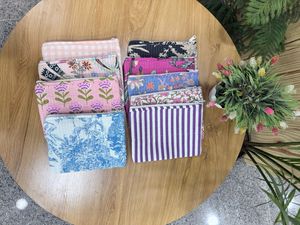 Funda acolchada para portátil de algodón de la mejor calidad, hecha a mano, con diseño floral, protectora, con cremallera, disponible en tamaño personalizado. - Product Image 3
