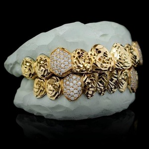 Suministro Directo de Fábrica, Grillz de Moissanita Personalizados Exclusivos, Cubiertas Dentales de Oro, Plata y Oro Rosa para Hombres y Mujeres, Disponibles para la Venta - Product Image 3